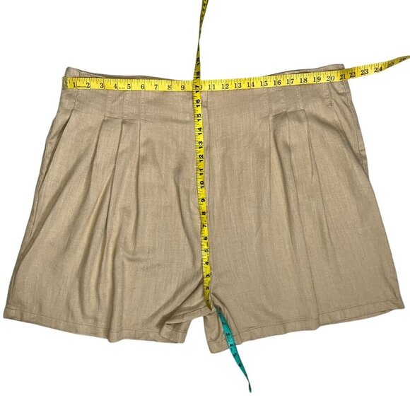 ASOS DESIGN Plus Size Pleated High-Waist Shorts | NWT | Size 18 - Picture 6 of 8